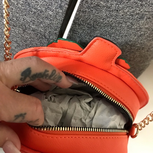 BETSEY JOHNSON Pumpkin Kitsch Orange BM28110" Marylin Monroe Face Bag Purse - Picture 5 of 10